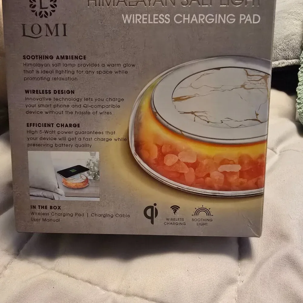 Wireless Charging Pad with Himalayan Salt‎ Light - NIB ✨